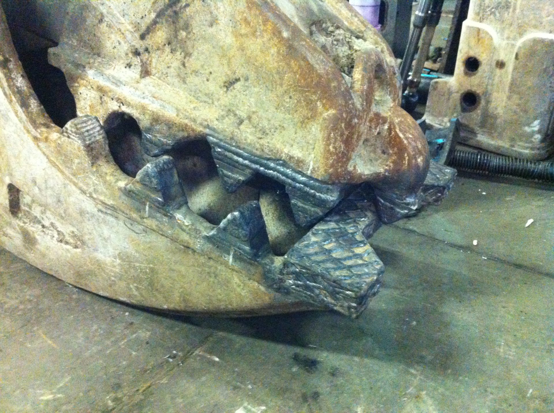 Hardfacing on worn jaws