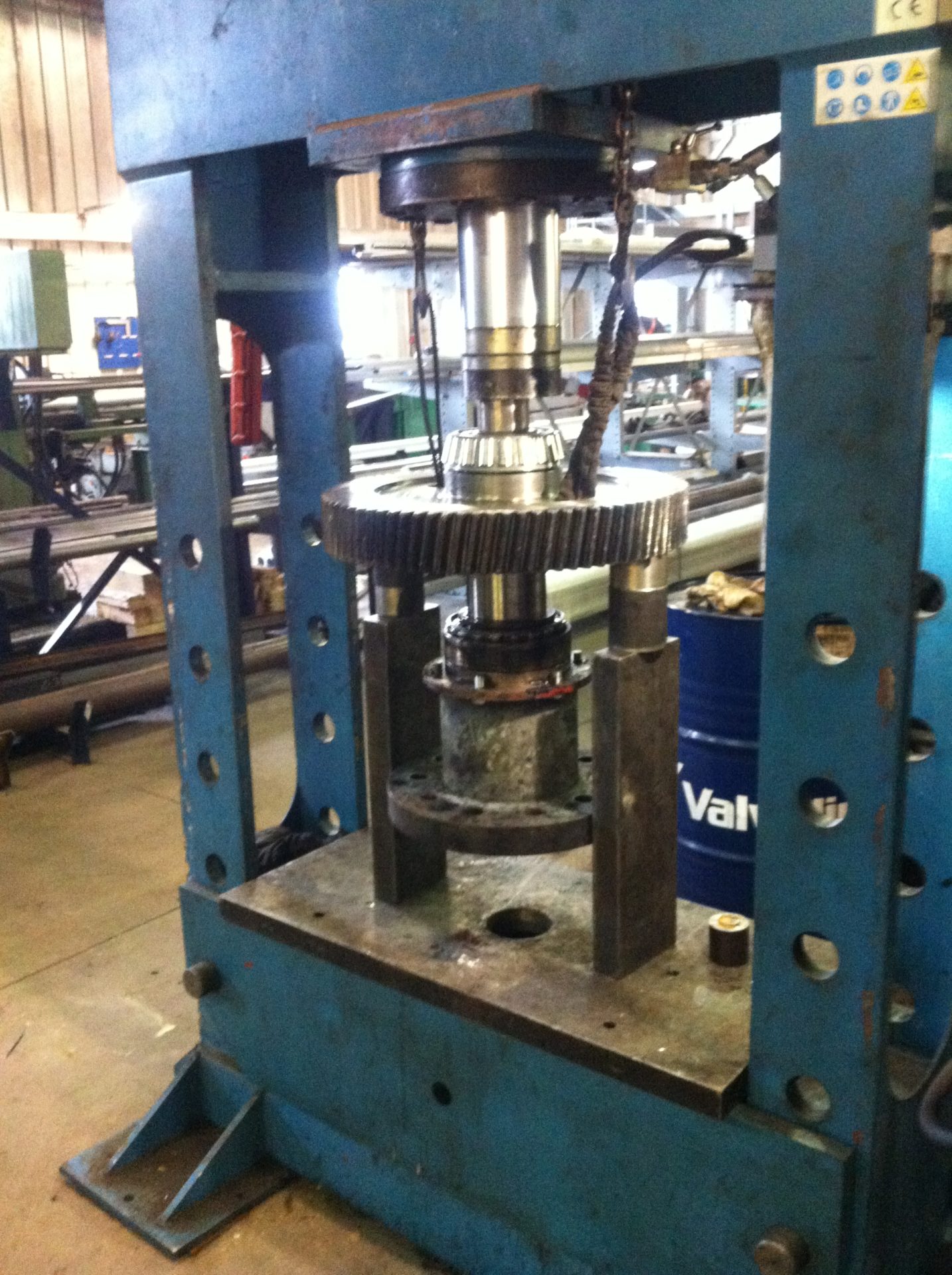 Work with the 160 t press