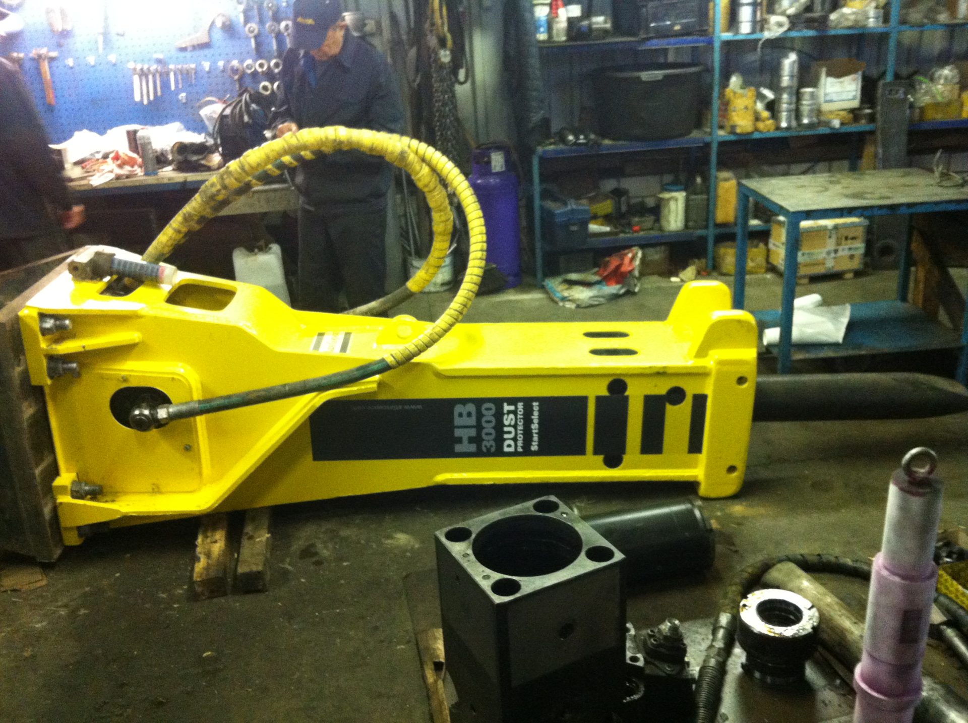 Hydraulic hammer HB 3000